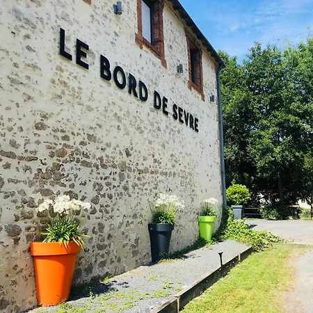 Couette-café Le Bord De Sèvre 3*